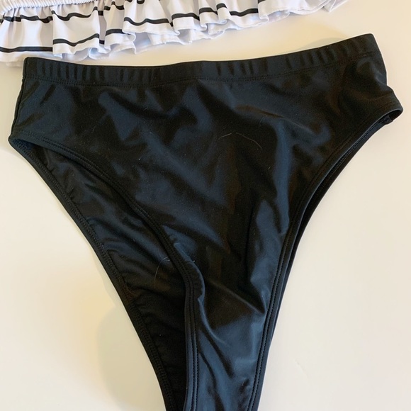 Bandaeu Women’s ruffles adjustable strap Black & White Med bikini - Picture 2 of 5